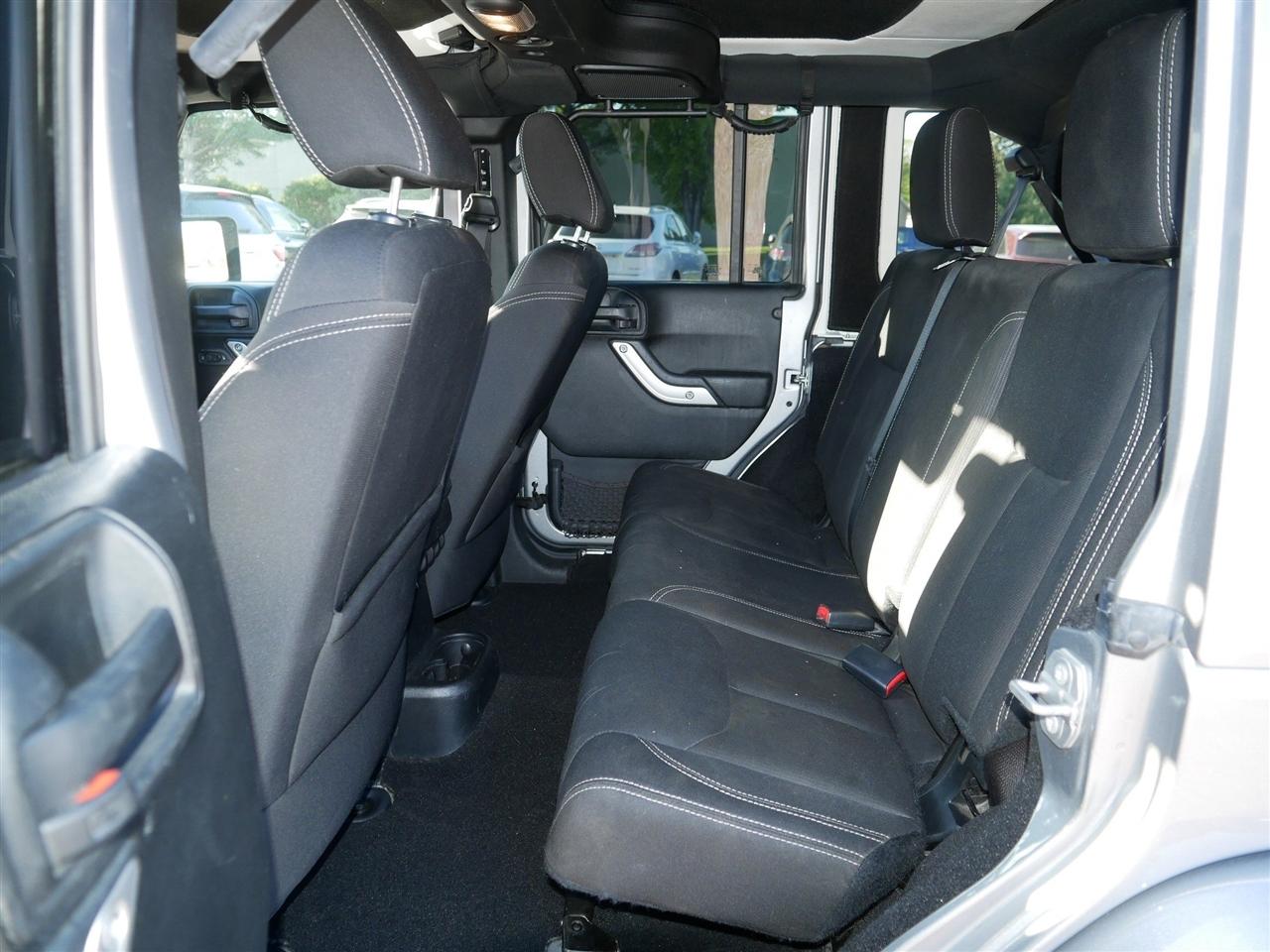Jeep Wrangler Unlimited Sahara 4WD 2017