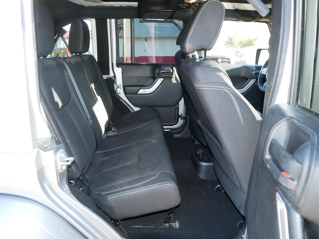 Jeep Wrangler Unlimited Sahara 4WD 2017