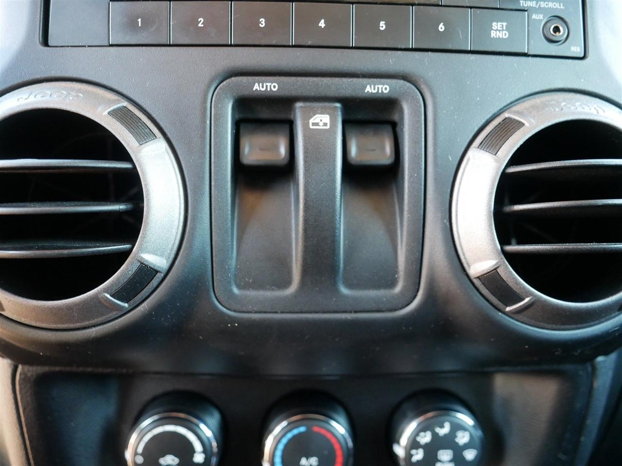 Jeep Wrangler Sport 4WD 2014