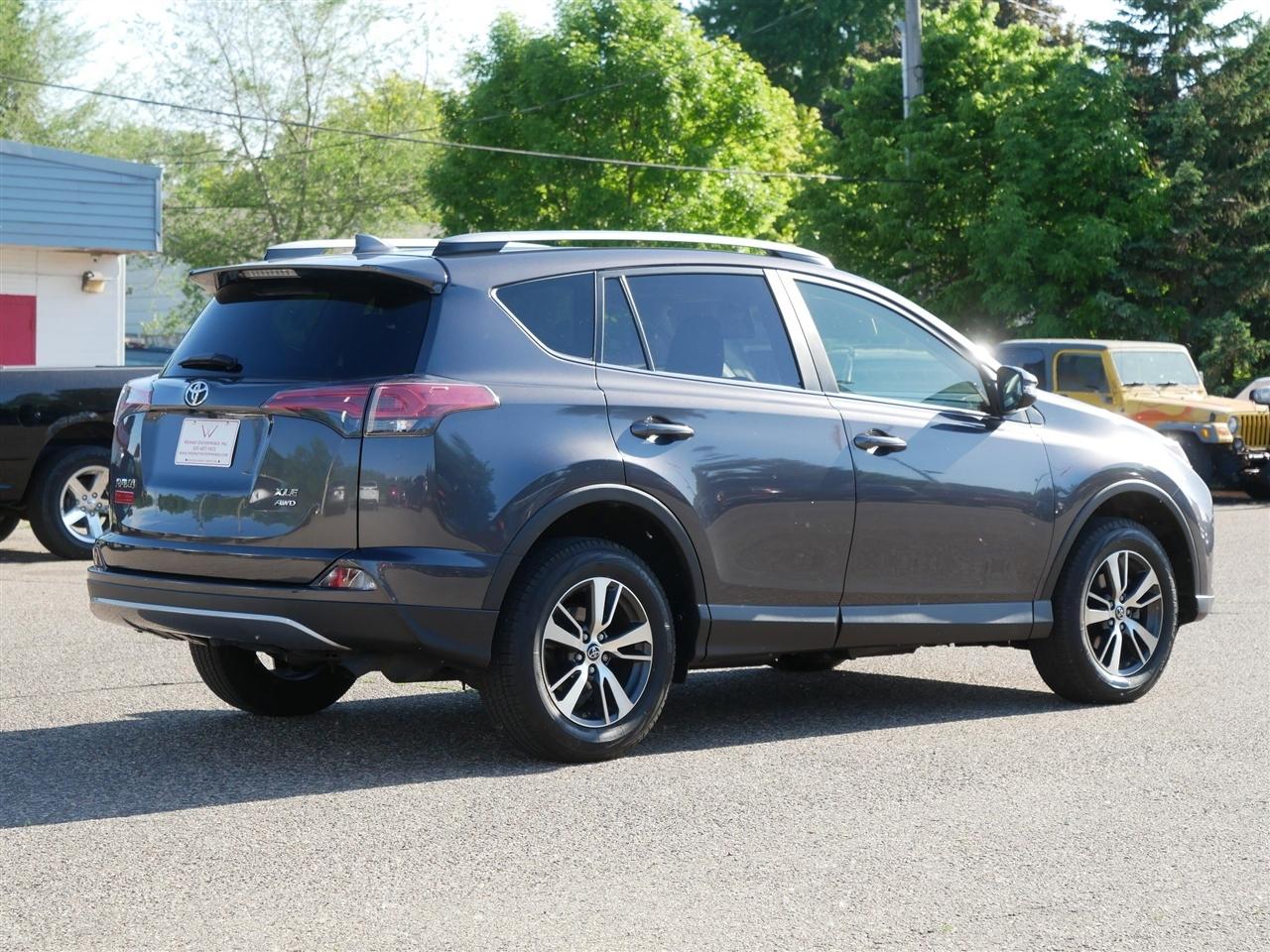 Toyota RAV4 XLE AWD 2017