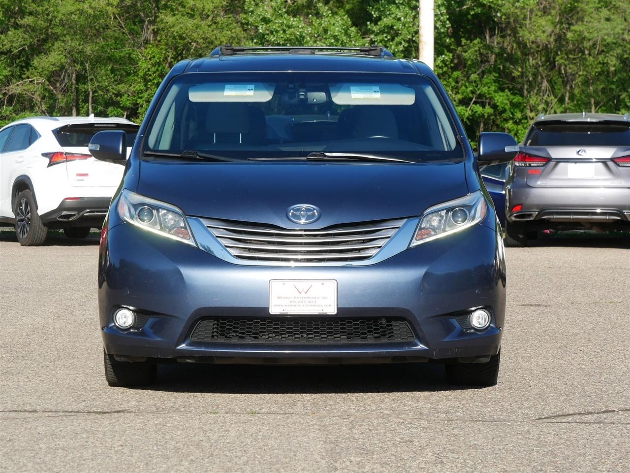 2017 Toyota Sienna Limited V6 AWD 7-Passenger's photo