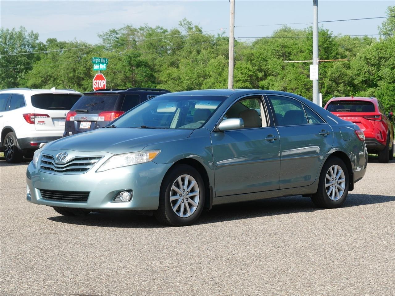 Toyota Camry XLE 4D Sedan 2011