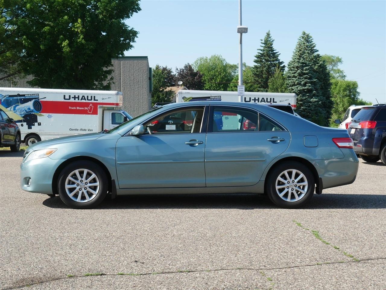 Toyota Camry XLE 4D Sedan 2011