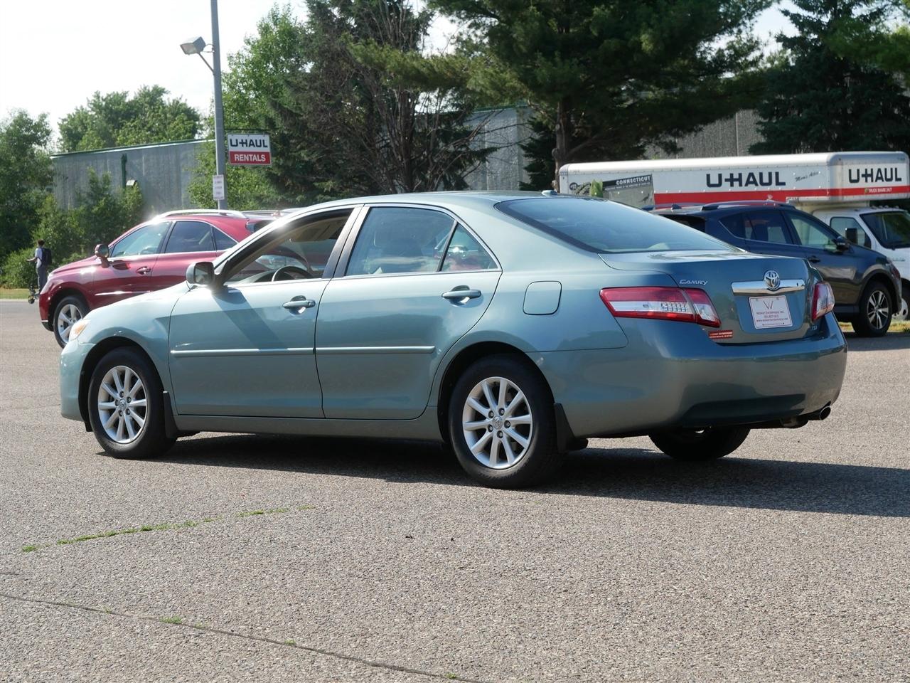 Toyota Camry XLE 4D Sedan 2011