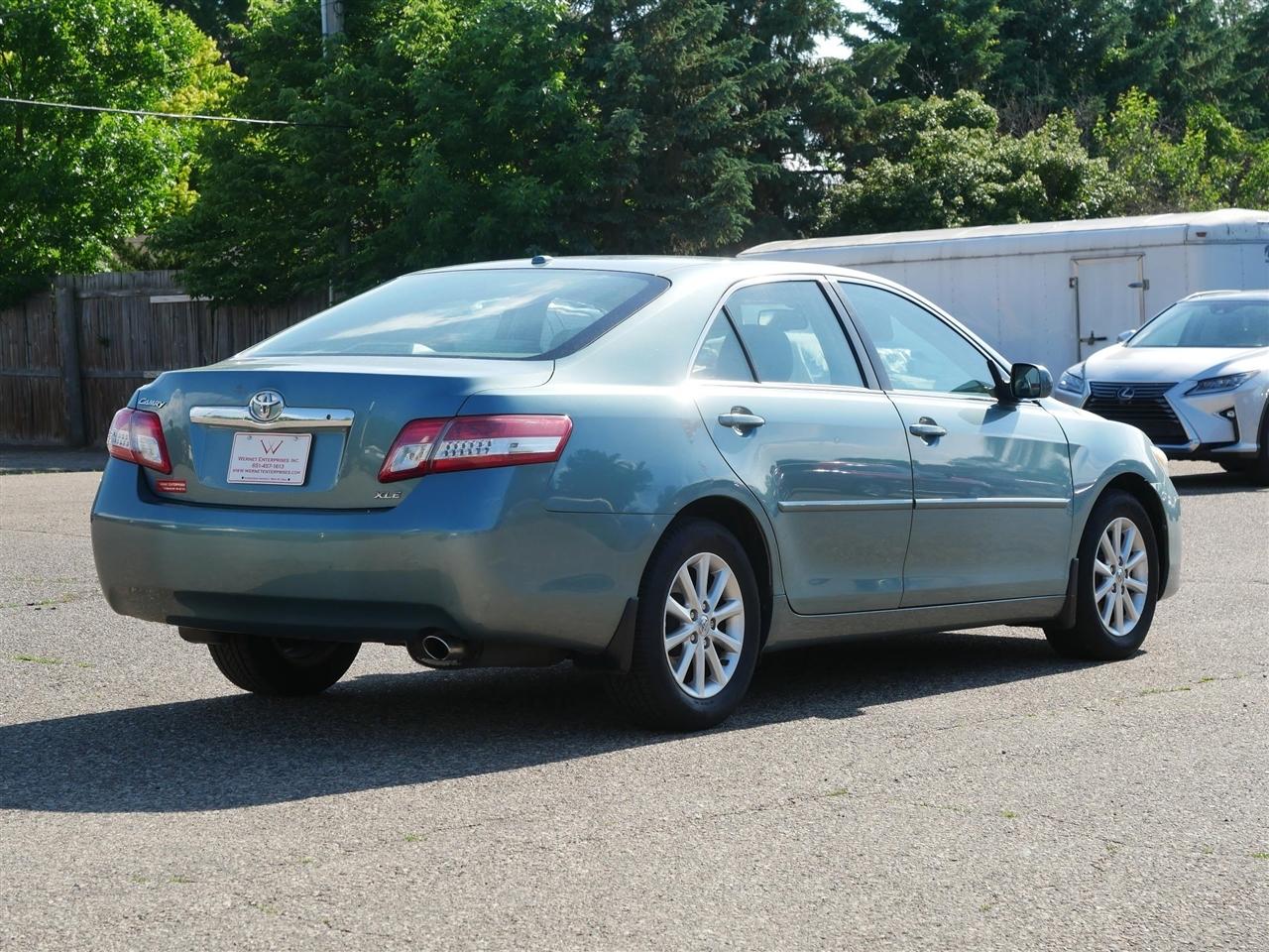 Toyota Camry XLE 4D Sedan 2011