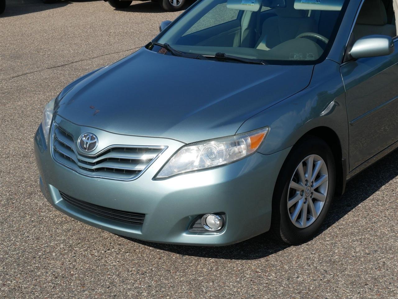 Toyota Camry XLE 4D Sedan 2011
