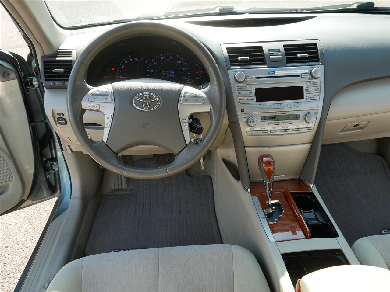 Toyota Camry XLE 4D Sedan 2011