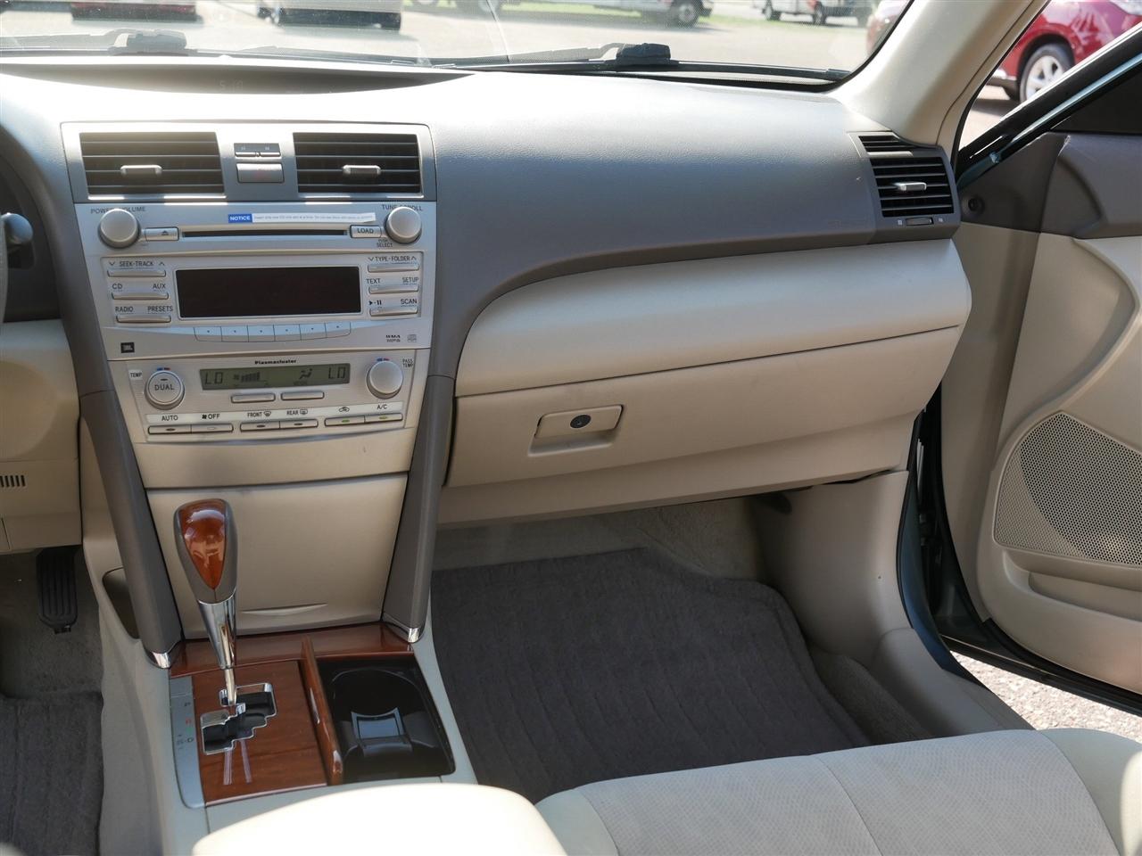 Toyota Camry XLE 4D Sedan 2011