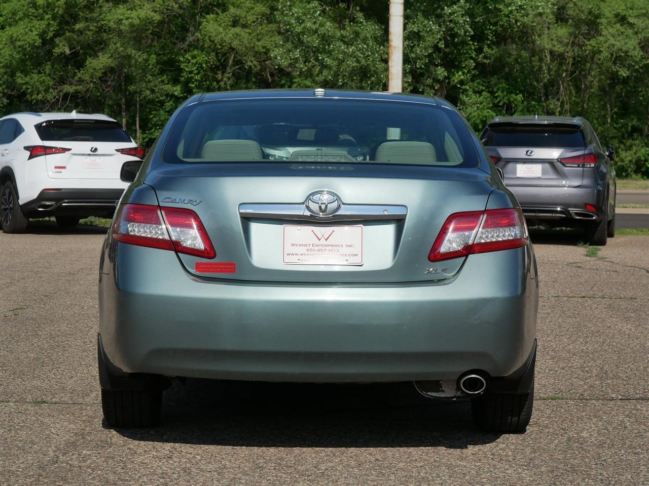 Toyota Camry XLE 4D Sedan 2011