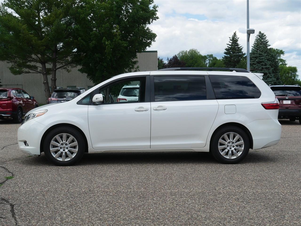 Toyota Sienna Limited Premium AWD 7-Passenger V6 2015