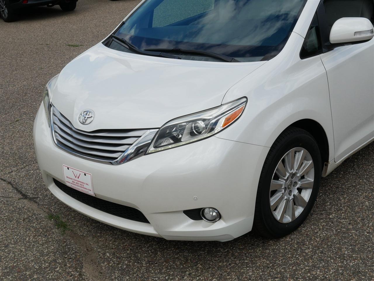 Toyota Sienna Limited Premium AWD 7-Passenger V6 2015