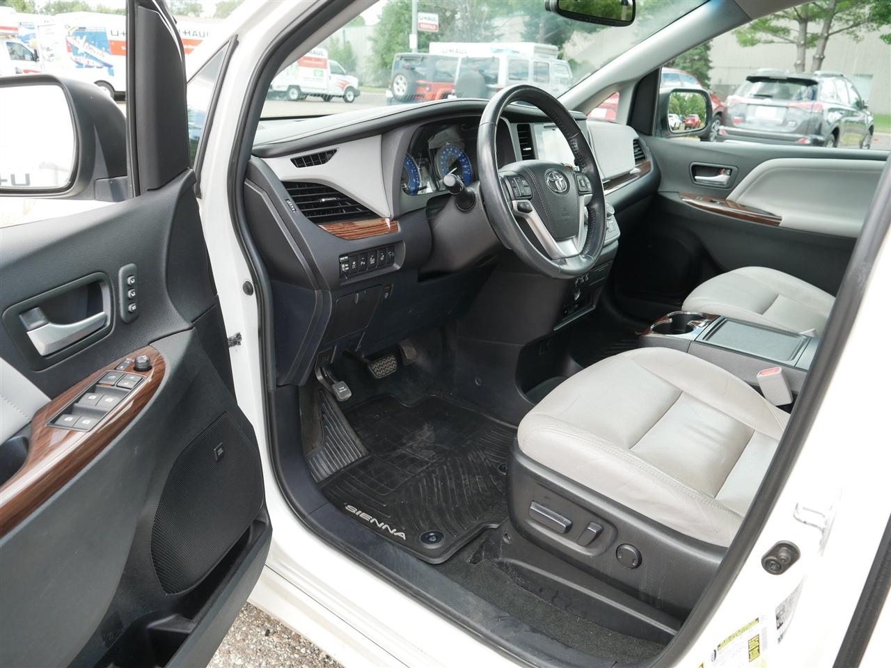 Toyota Sienna Limited Premium AWD 7-Passenger V6 2015