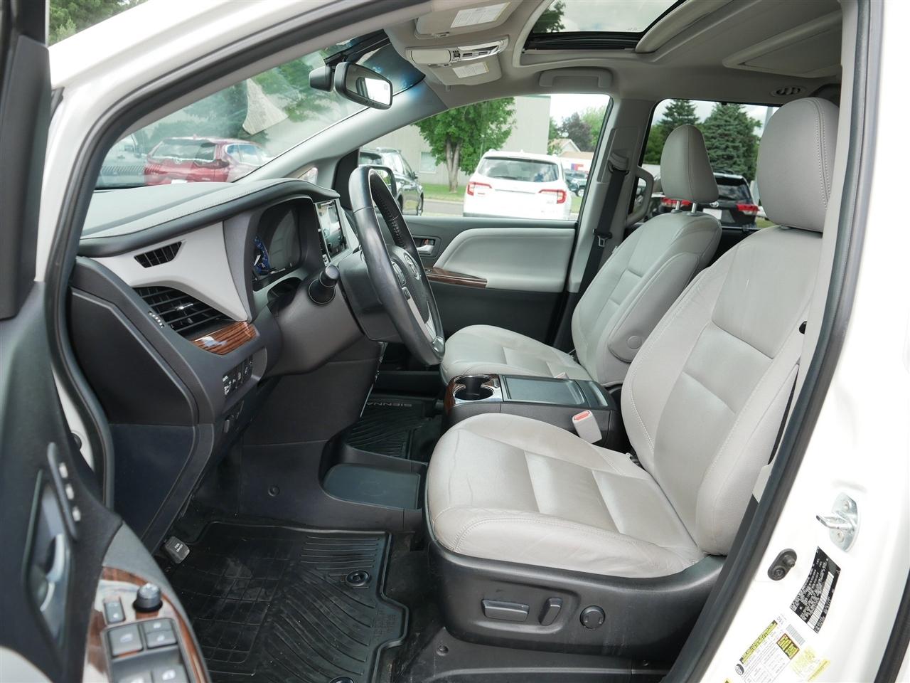 Toyota Sienna Limited Premium AWD 7-Passenger V6 2015