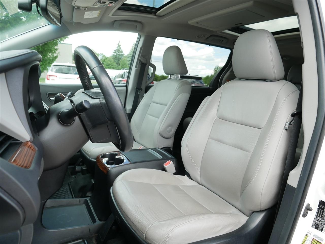 Toyota Sienna Limited Premium AWD 7-Passenger V6 2015