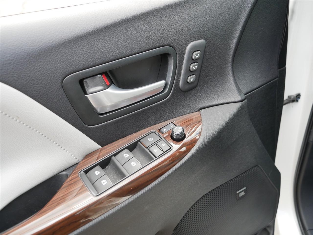 Toyota Sienna Limited Premium AWD 7-Passenger V6 2015