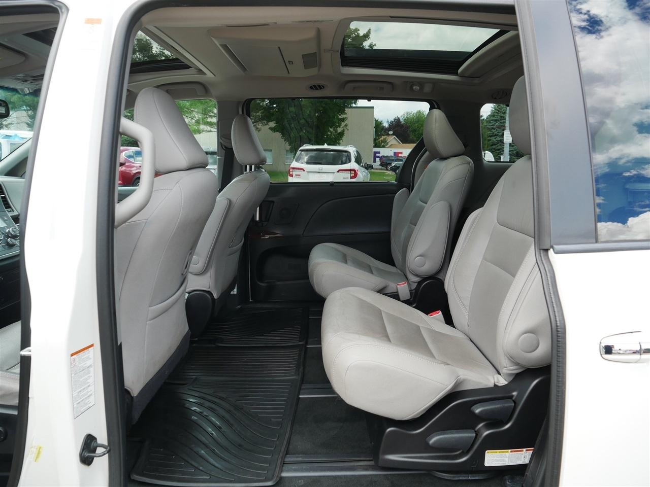 Toyota Sienna Limited Premium AWD 7-Passenger V6 2015