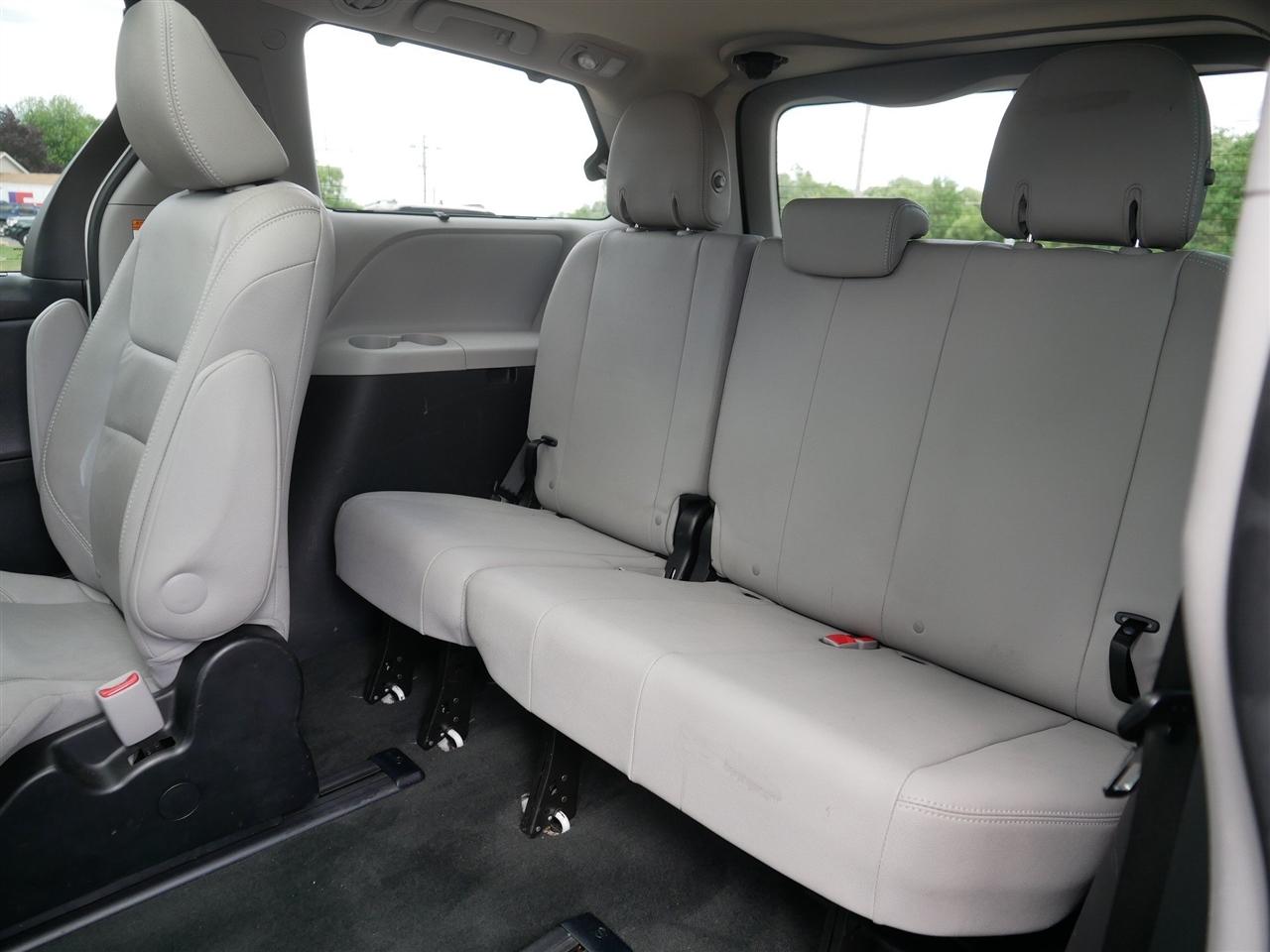 Toyota Sienna Limited Premium AWD 7-Passenger V6 2015