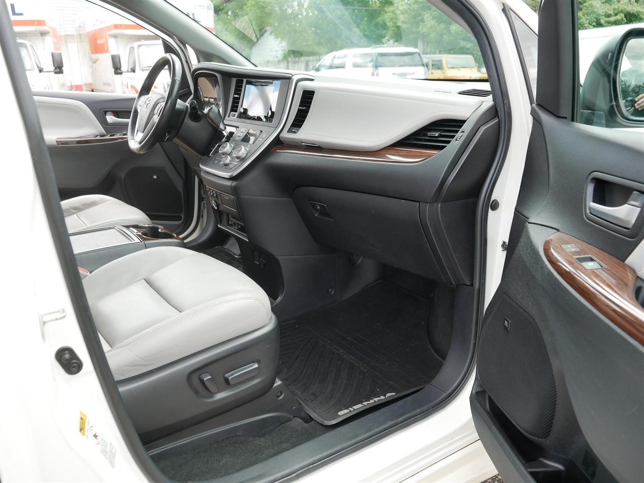 Toyota Sienna Limited Premium AWD 7-Passenger V6 2015