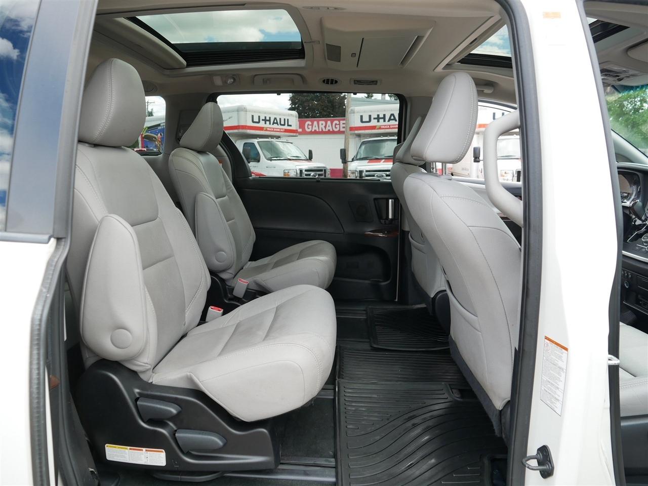Toyota Sienna Limited Premium AWD 7-Passenger V6 2015
