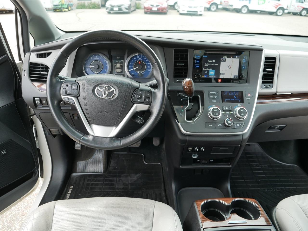 Toyota Sienna Limited Premium AWD 7-Passenger V6 2015