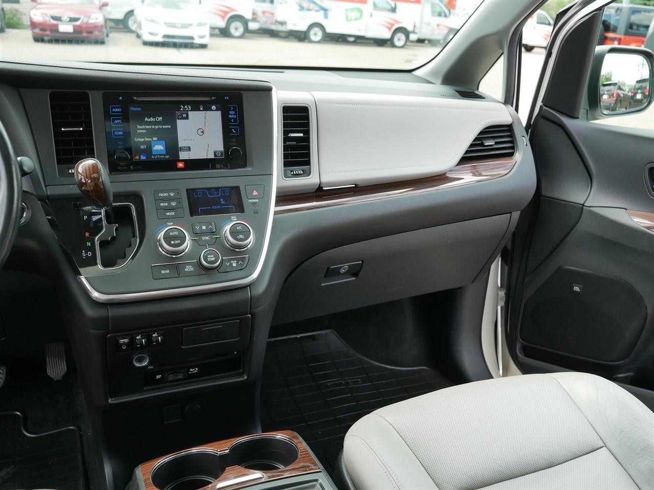 Toyota Sienna Limited Premium AWD 7-Passenger V6 2015