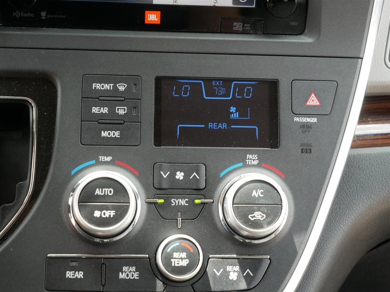 Toyota Sienna Limited Premium AWD 7-Passenger V6 2015