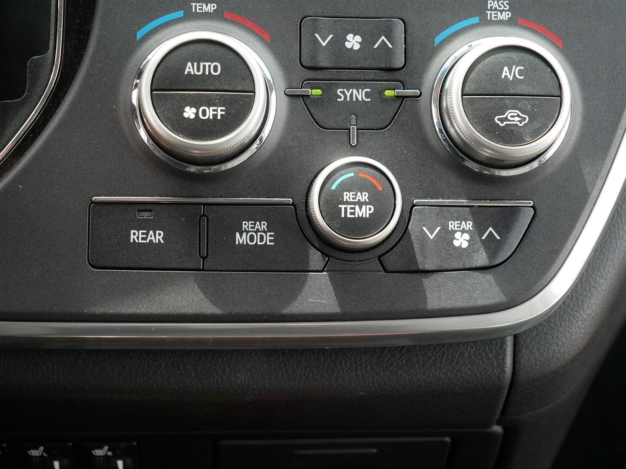 Toyota Sienna Limited Premium AWD 7-Passenger V6 2015