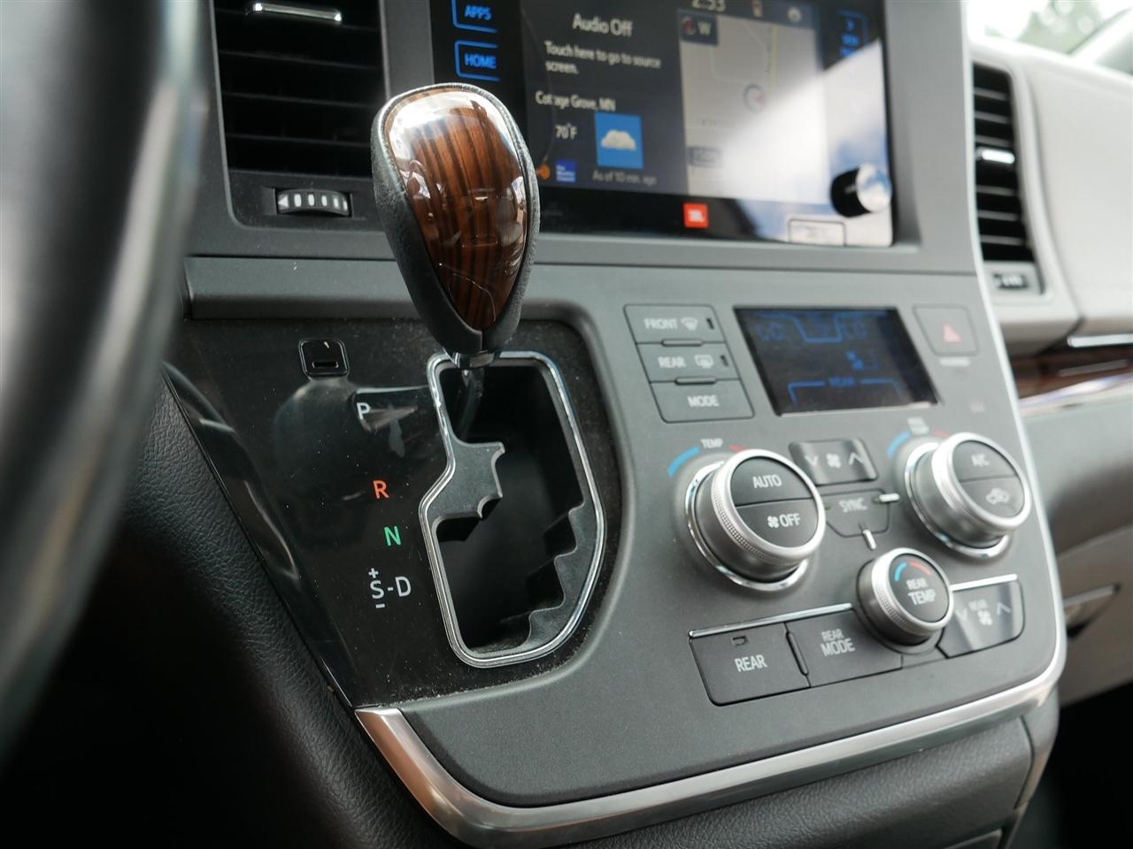 Toyota Sienna Limited Premium AWD 7-Passenger V6 2015