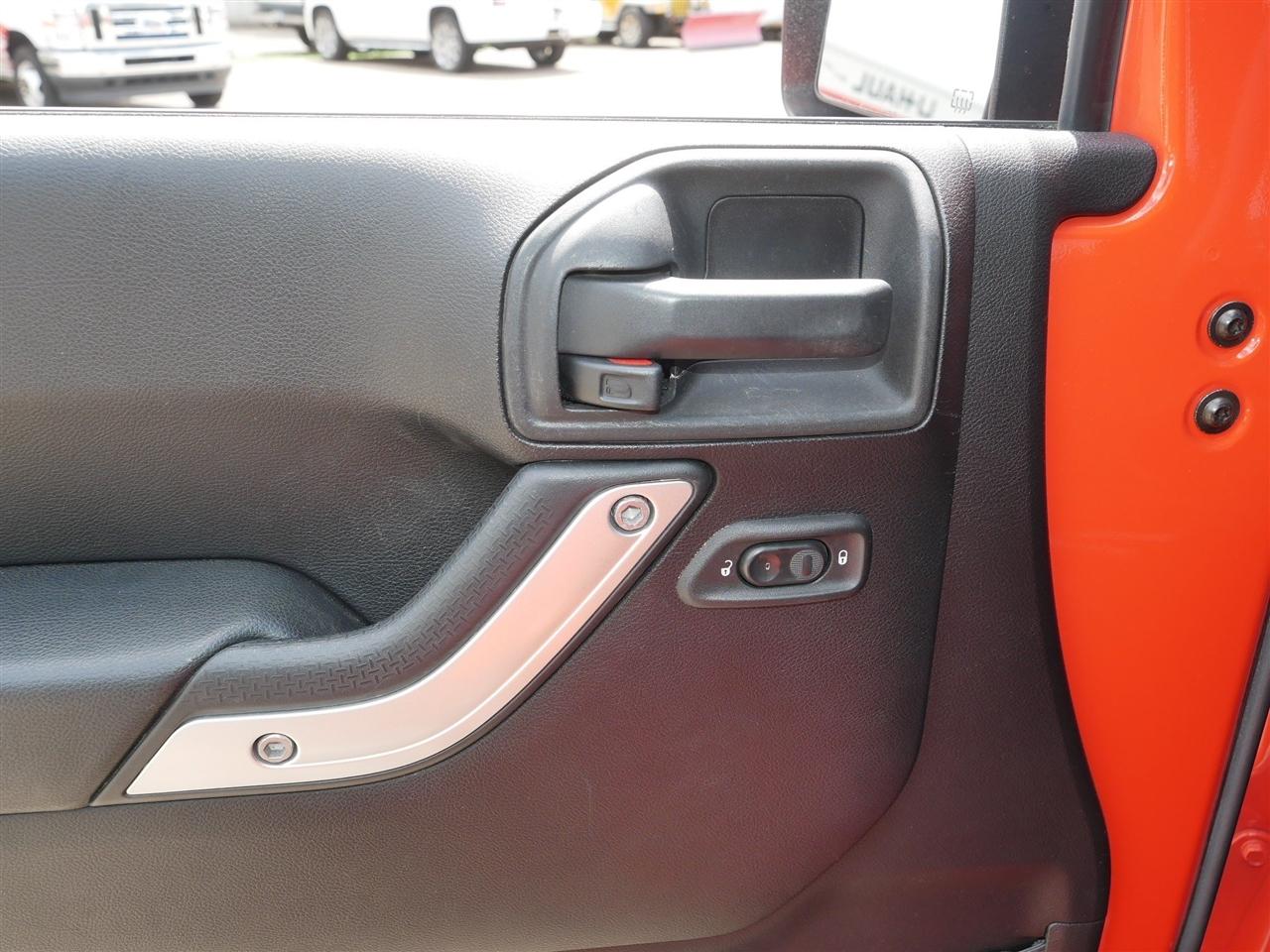 Jeep Wrangler Sahara 4WD 2015