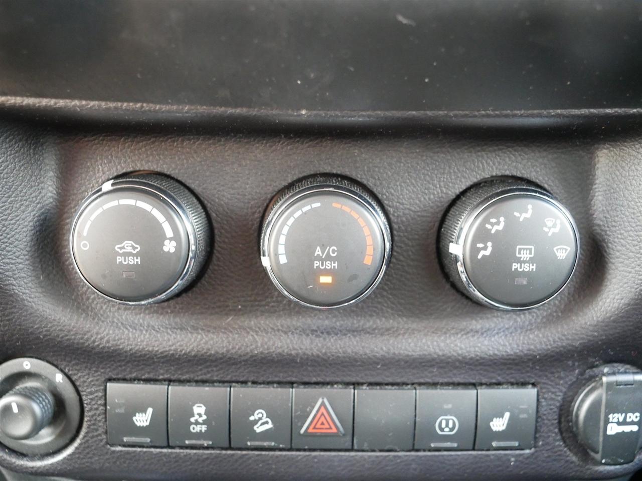 Jeep Wrangler Sahara 4WD 2015