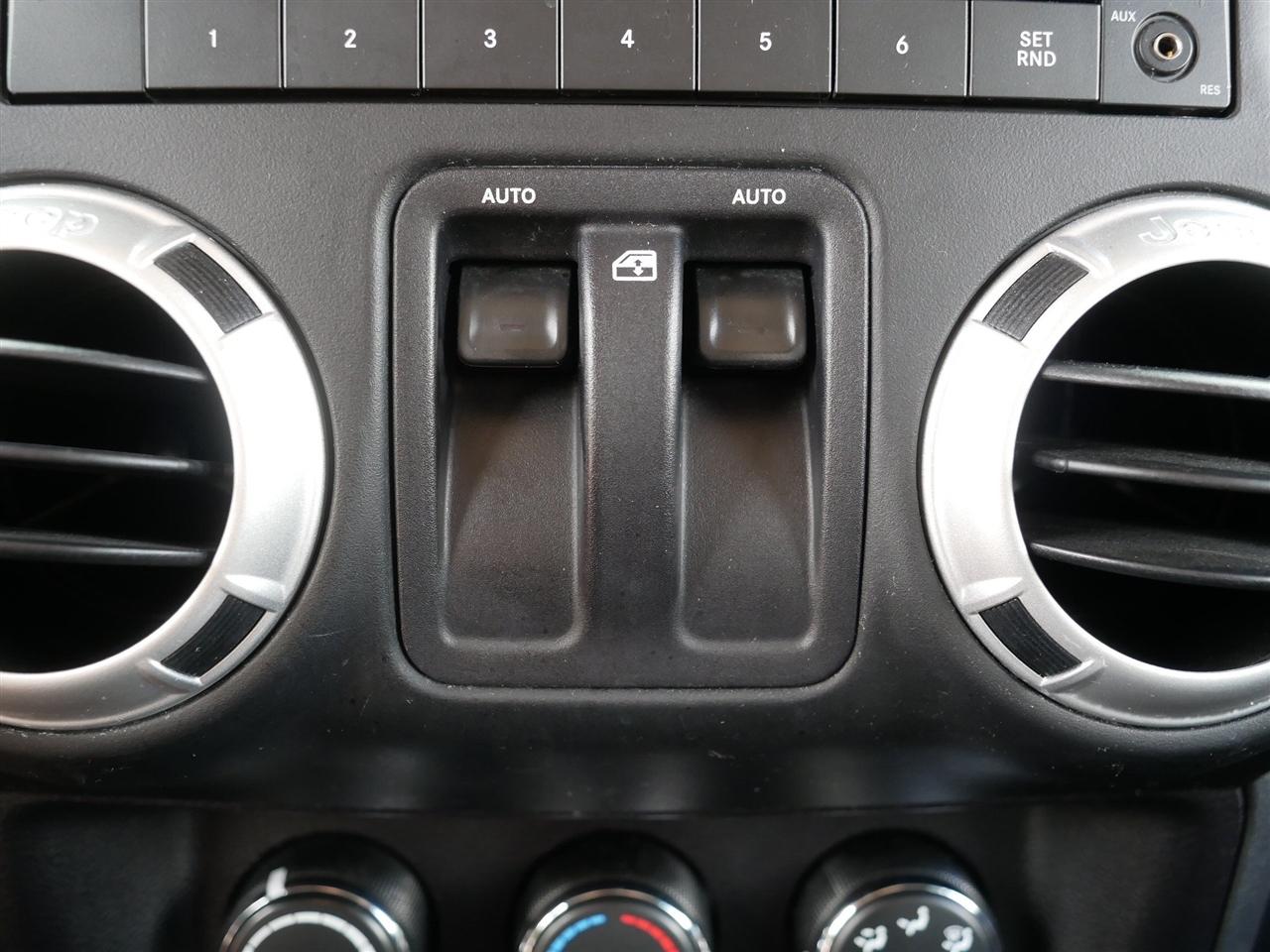 Jeep Wrangler Sahara 4WD 2015