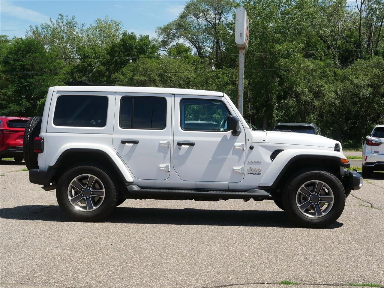 Jeep Wrangler Unlimited Sahara 4D SUV 4WD 2020