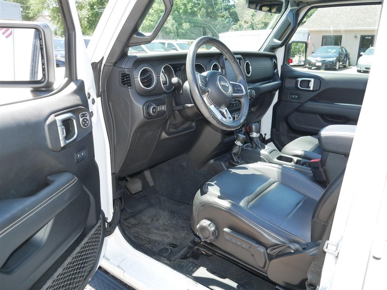 Jeep Wrangler Unlimited Sahara 4D SUV 4WD 2020