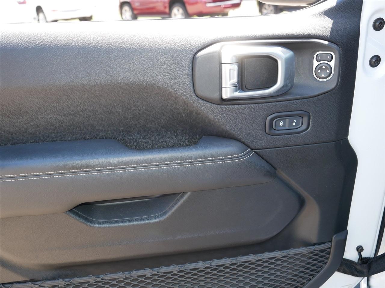 Jeep Wrangler Unlimited Sahara 4D SUV 4WD 2020