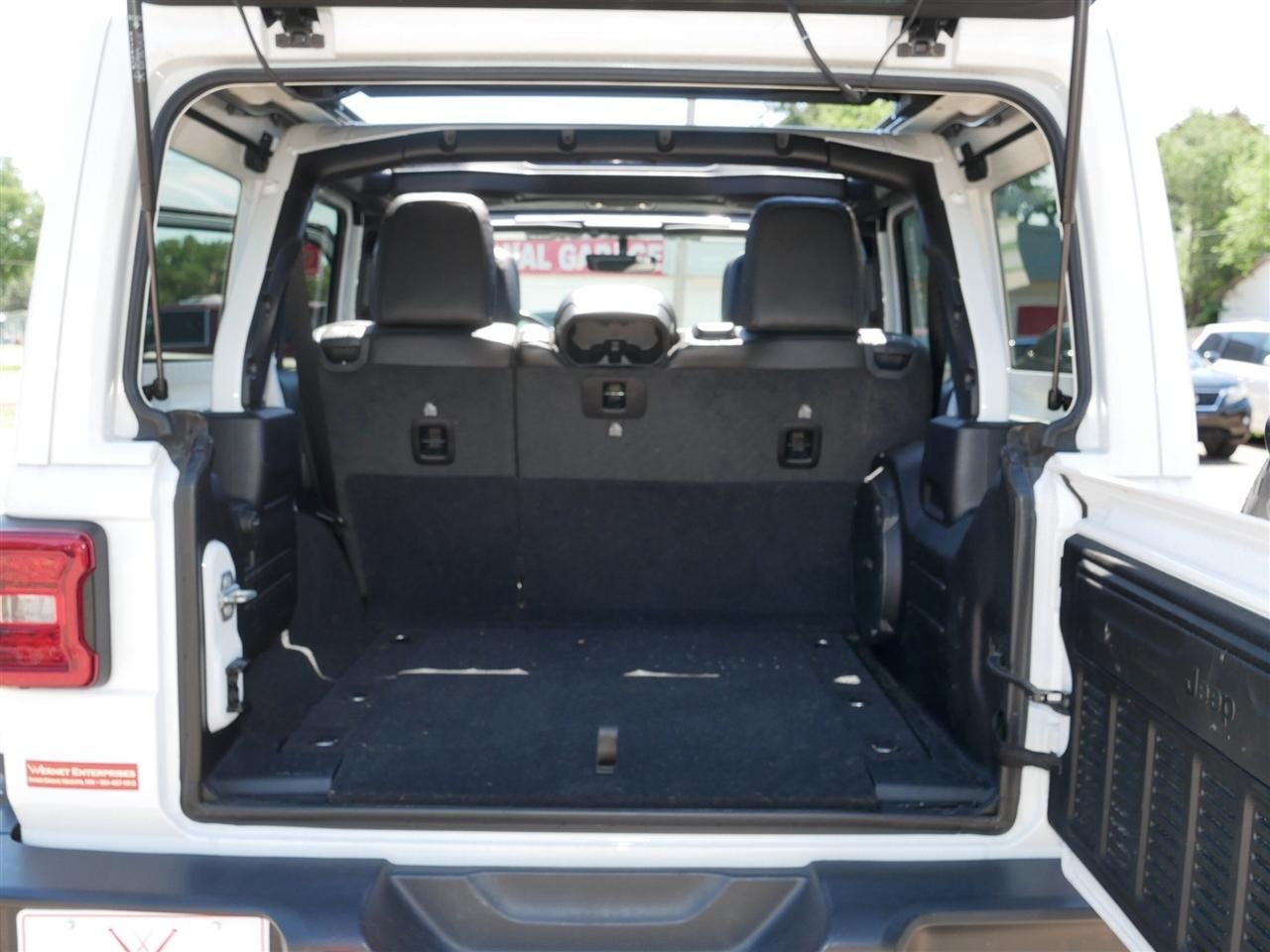 Jeep Wrangler Unlimited Sahara 4D SUV 4WD 2020