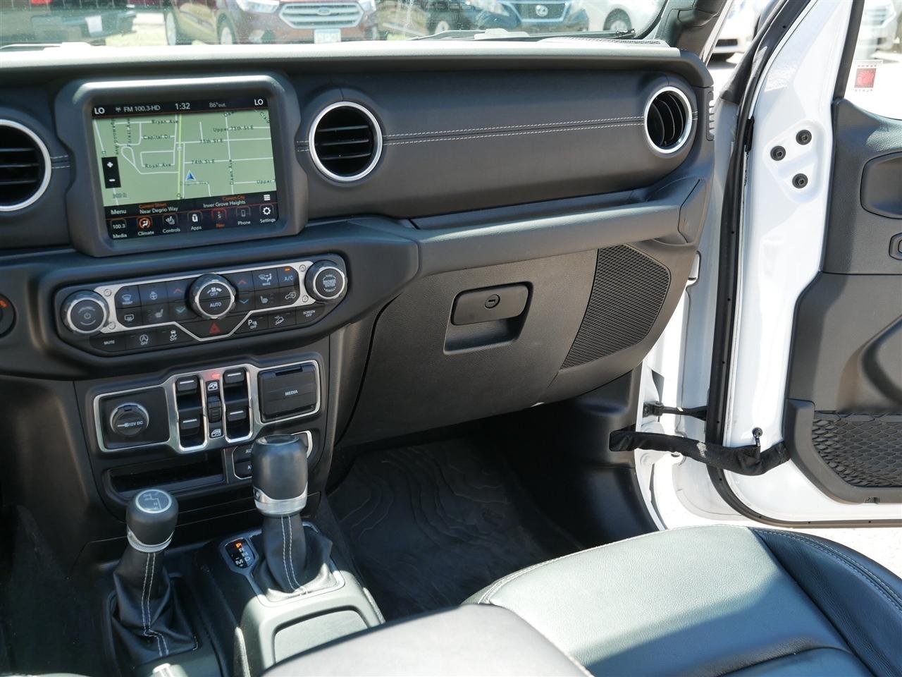 Jeep Wrangler Unlimited Sahara 4D SUV 4WD 2020