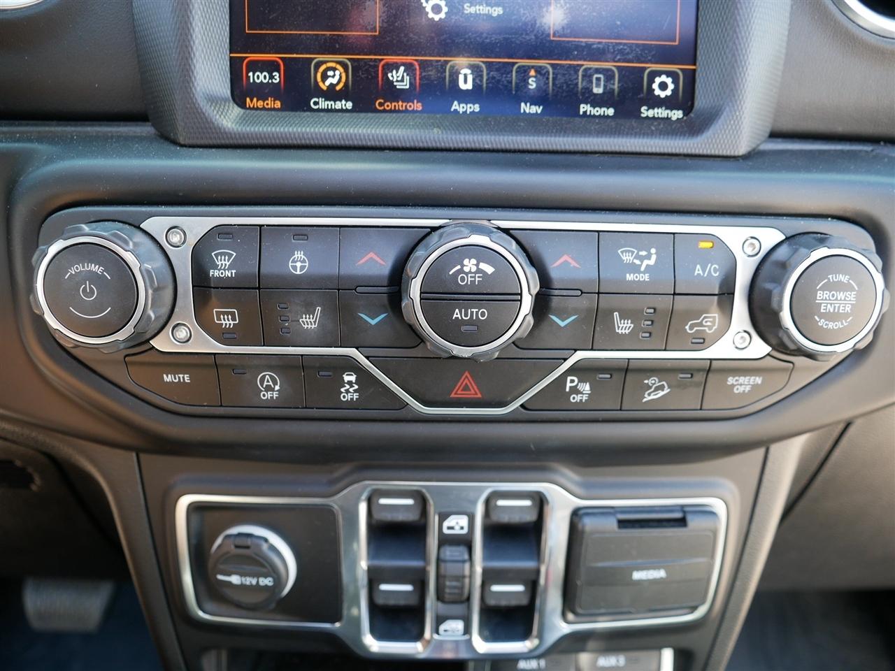 Jeep Wrangler Unlimited Sahara 4D SUV 4WD 2020