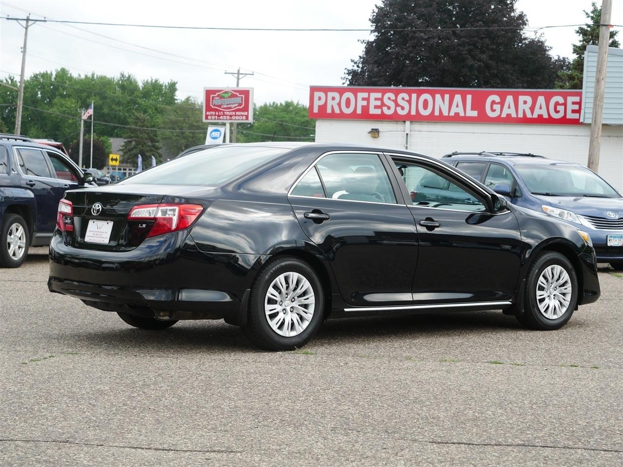 Toyota Camry 2014.5 4dr Sdn I4 Auto LE (Natl) 2014