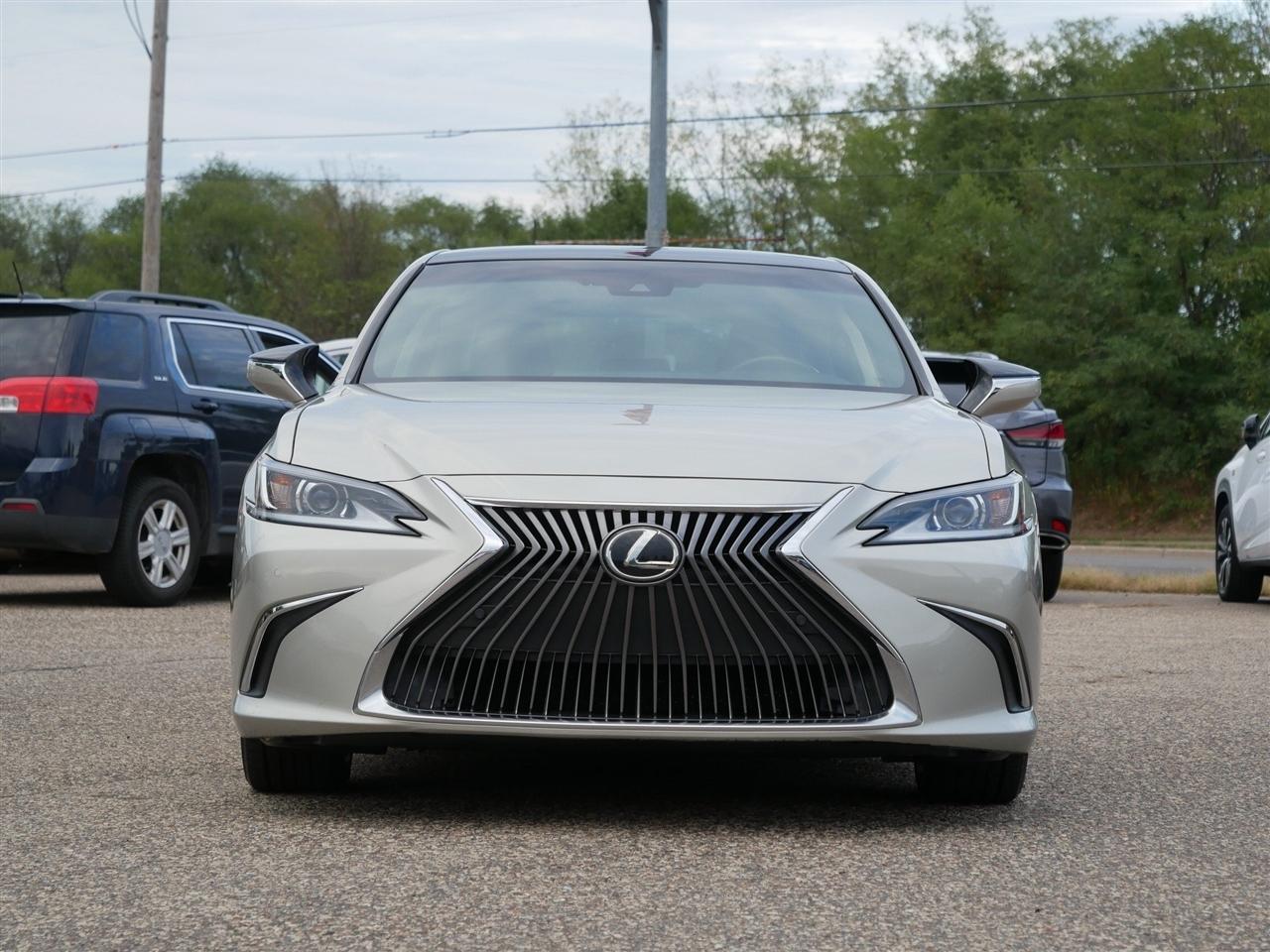 Lexus ES 350  2019