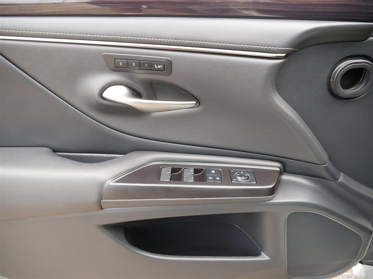 Lexus ES 350  2019