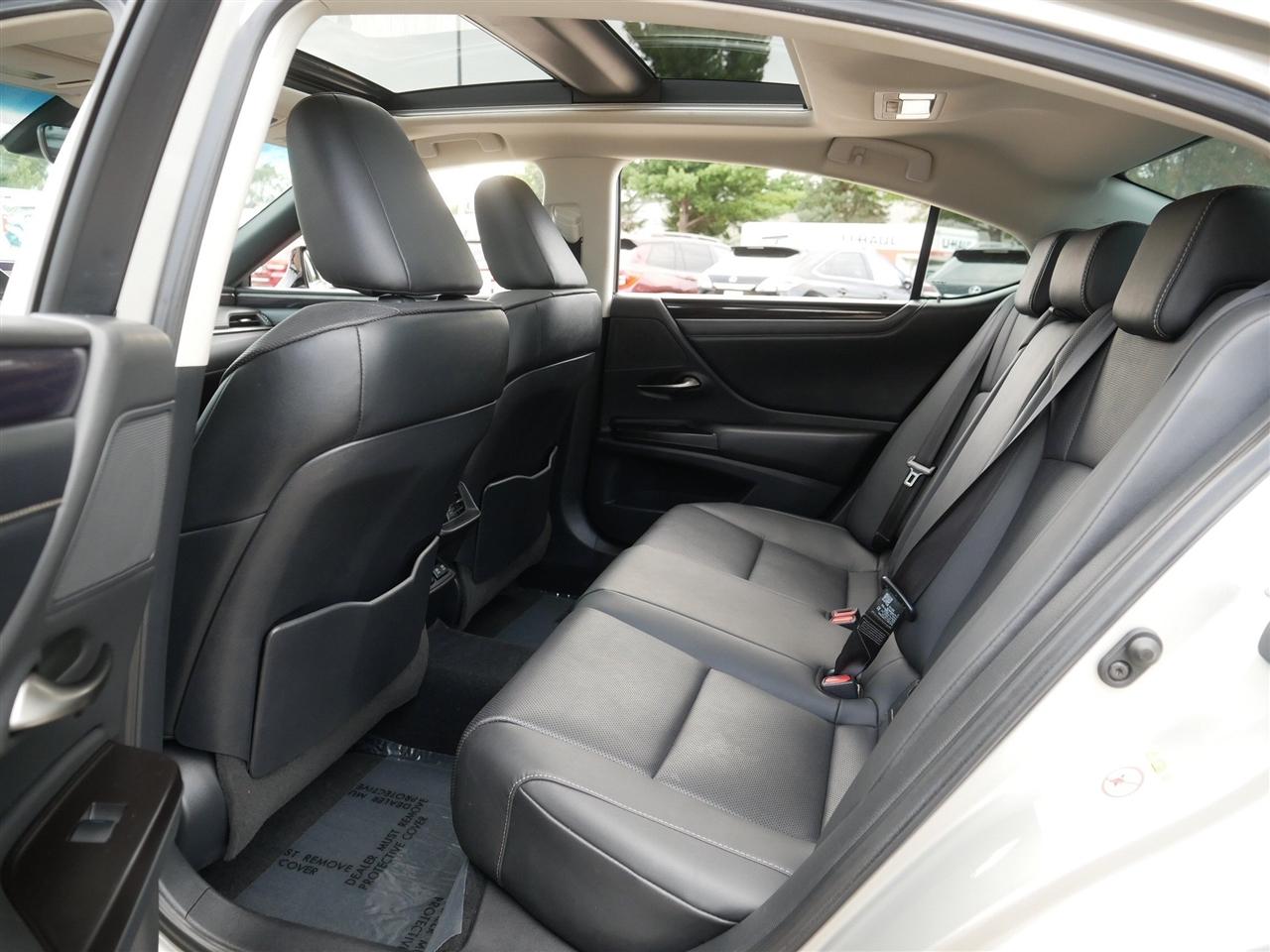 Lexus ES 350  2019