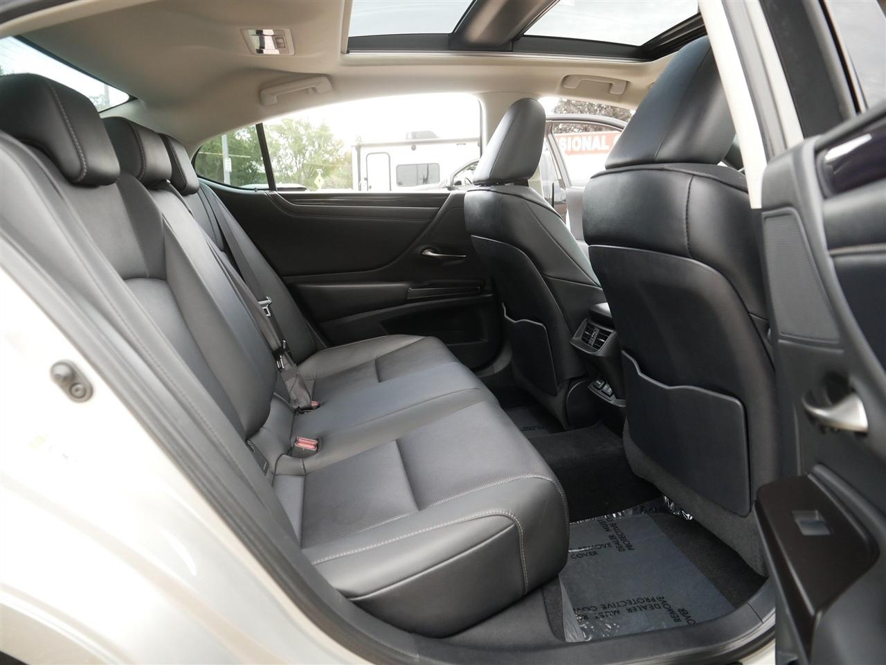 Lexus ES 350  2019