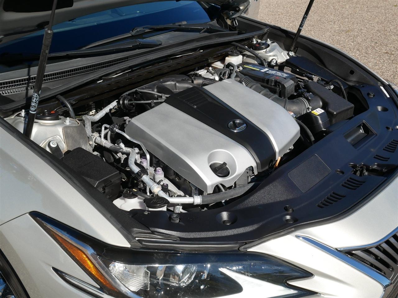 Lexus ES 350  2019