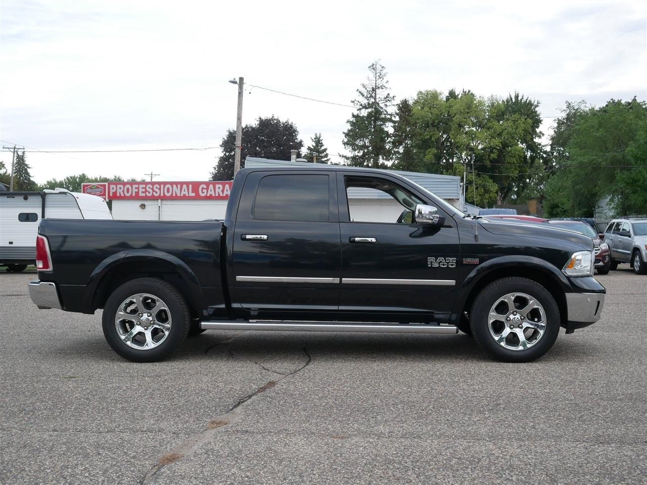 RAM 1500 Laramie Crew Cab SWB 4WD 2017