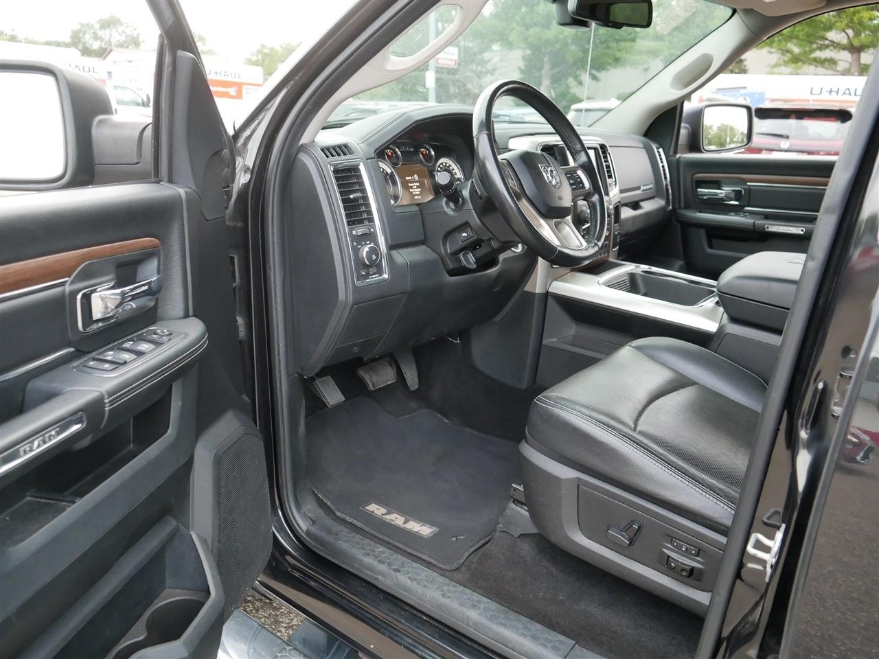 RAM 1500 Laramie Crew Cab SWB 4WD 2017