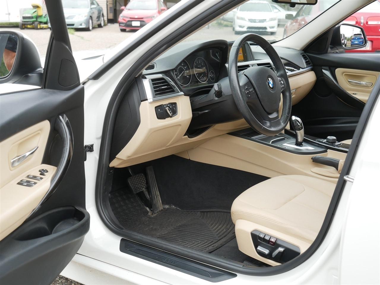 BMW 3-Series 320i xDrive Sedan 2017
