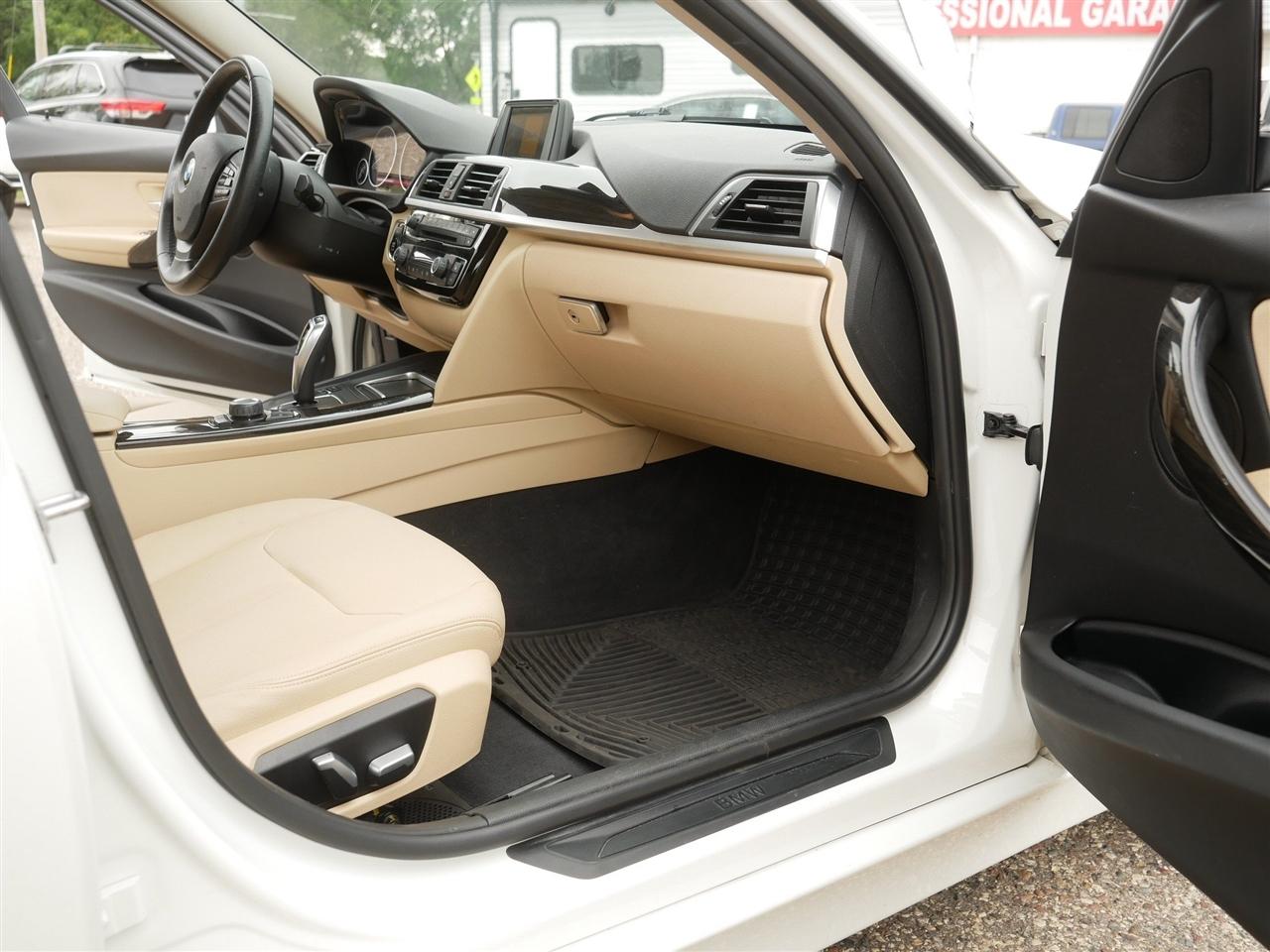 BMW 3-Series 320i xDrive Sedan 2017