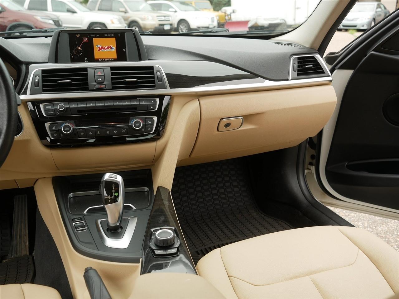BMW 3-Series 320i xDrive Sedan 2017