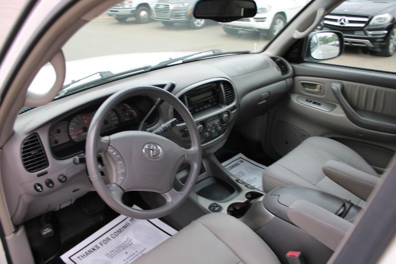 Toyota Sequoia Limited 2WD 2004