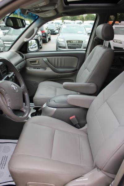 Toyota Sequoia Limited 2WD 2004